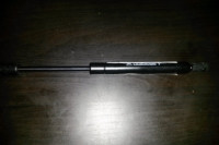 vzpěra kufru sedan /04-07/